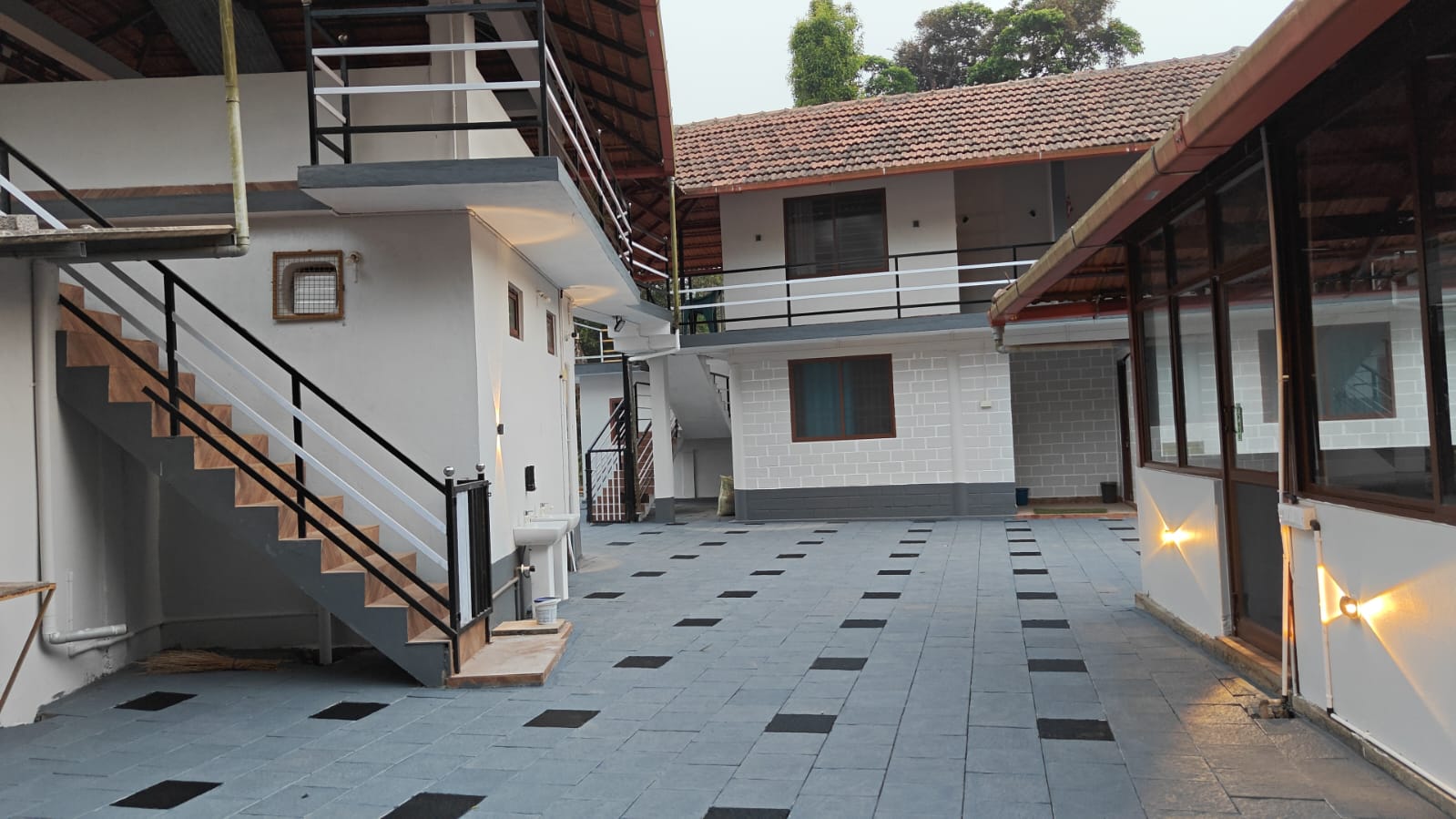 Rooms & Stairway